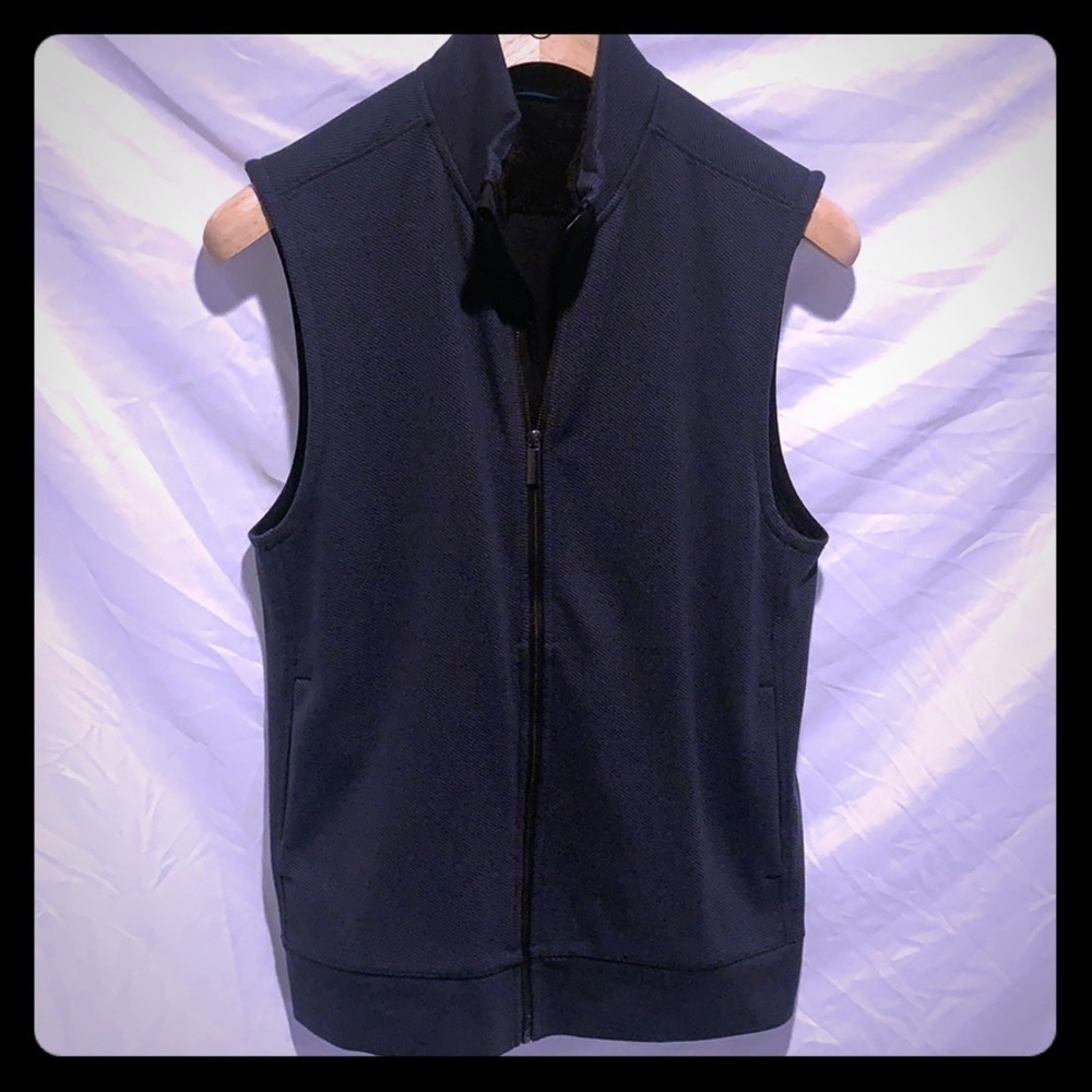 Men’s lightweight zip up vest size MED